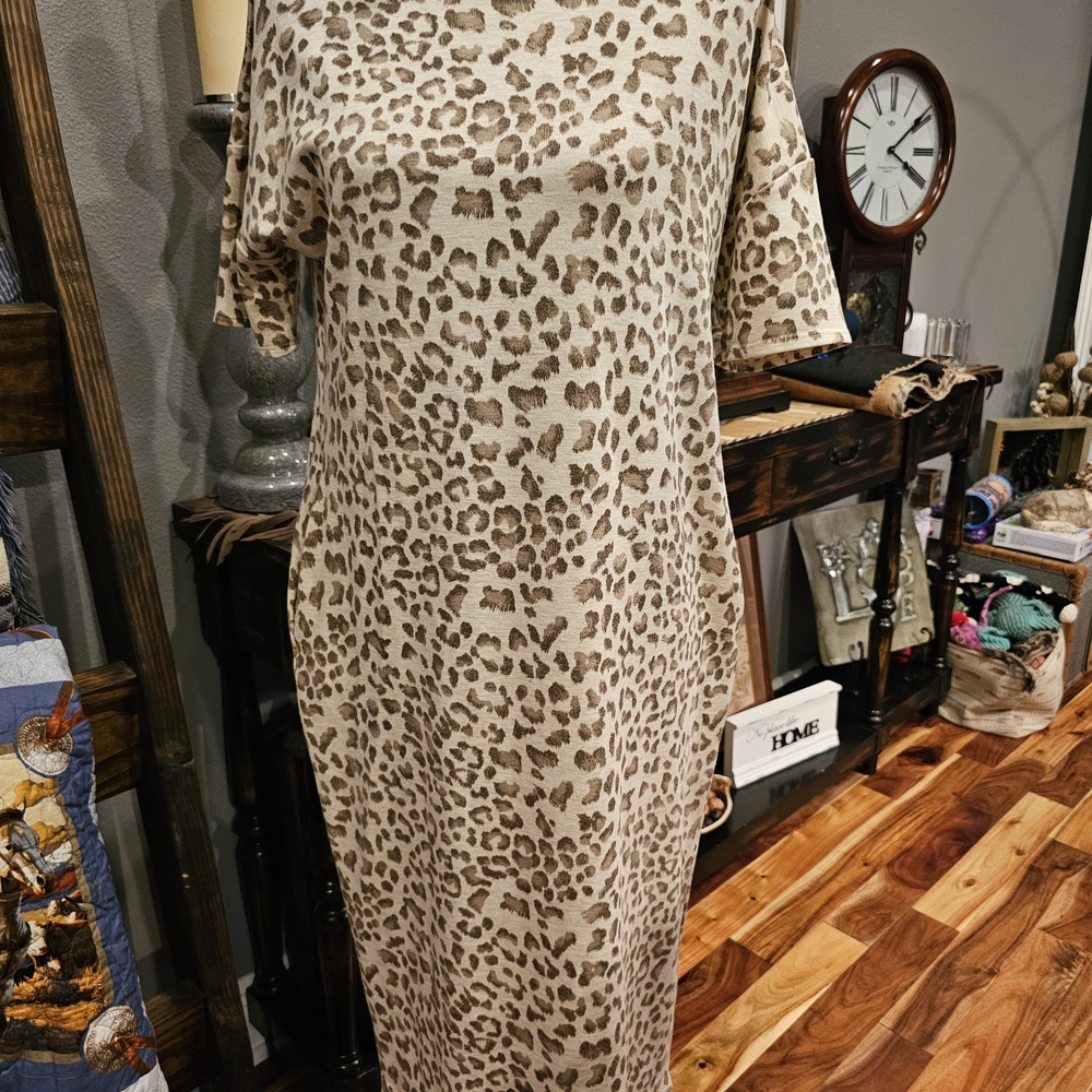 Elegant Leopard Print Midi Dress